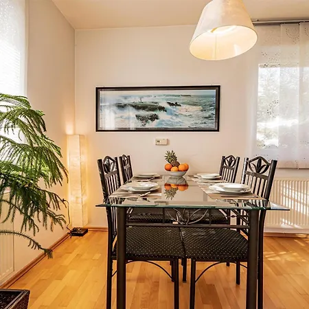 Sunny Weekend Sauna House - Happy *