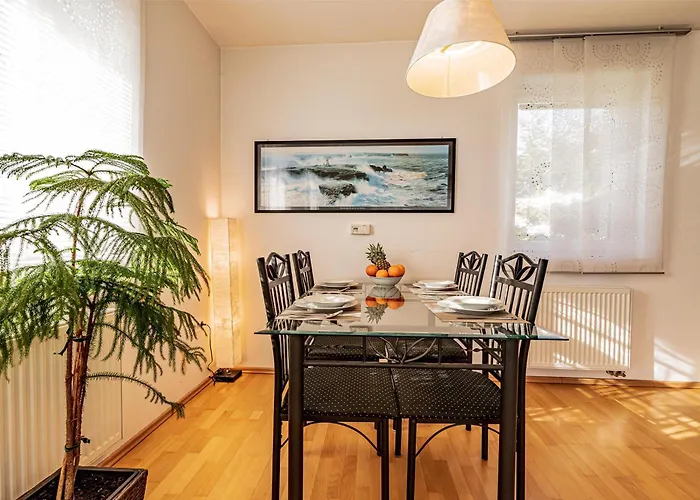 Sunny Weekend Sauna House - Happy *