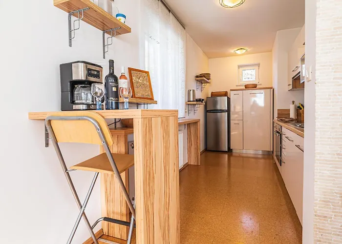 Sunny Weekend Sauna House - Happy